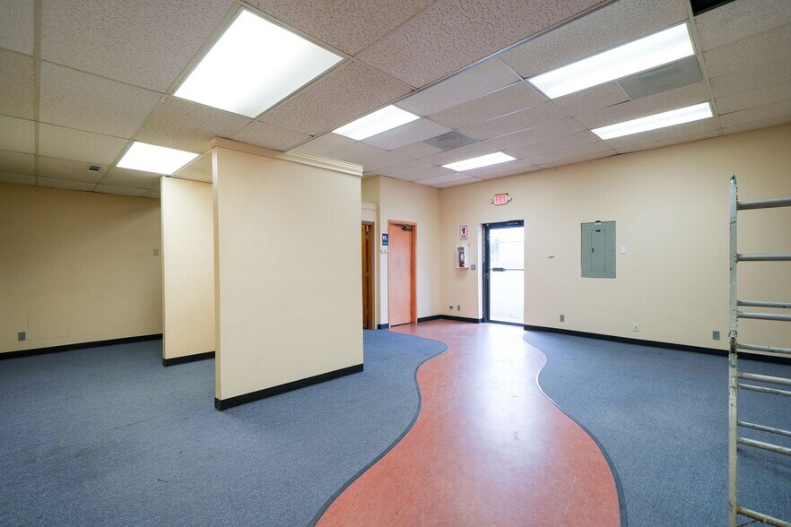 More Photos Of 1555-1557 SE Crystal Lake Dr, Corvallis Warehouse For Lease