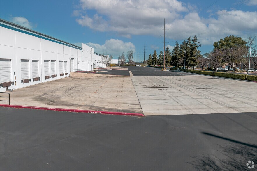 More Photos Of 17995 Murphy Pky, Lathrop Industrial For Sale
