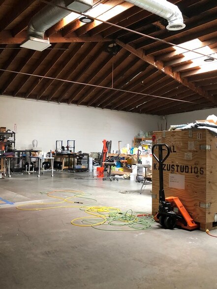 More Photos Of 3605 E 8th St, Los Angeles Distribution For Lease