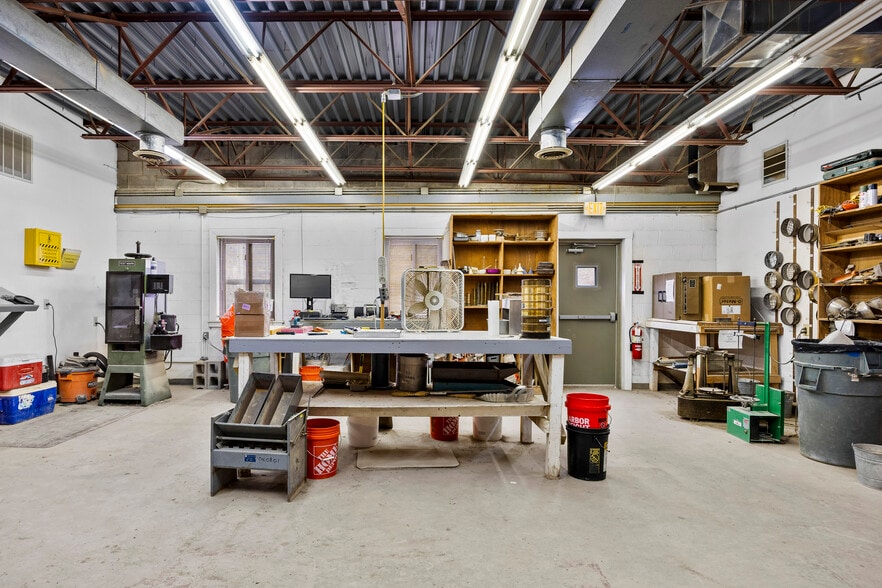 More Photos Of 433 N Pearl St, Albany Warehouse For Sale