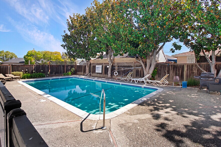 More Photos Of 1920 Latham St, Mountain View Apartments For Sale