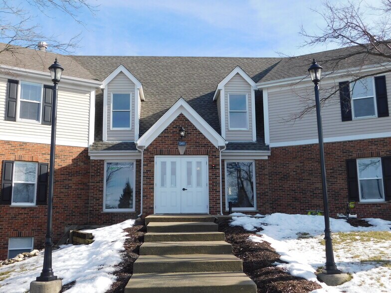 More Photos Of 1060 E Lake St, Hanover Park Office For Sale