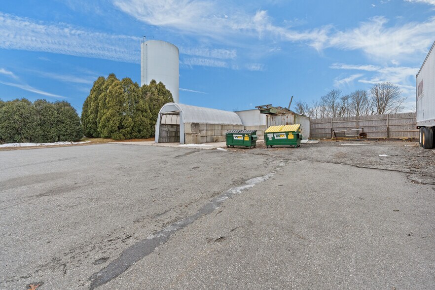More Photos Of 1960 E Main Rd, Portsmouth Freestanding For Sale