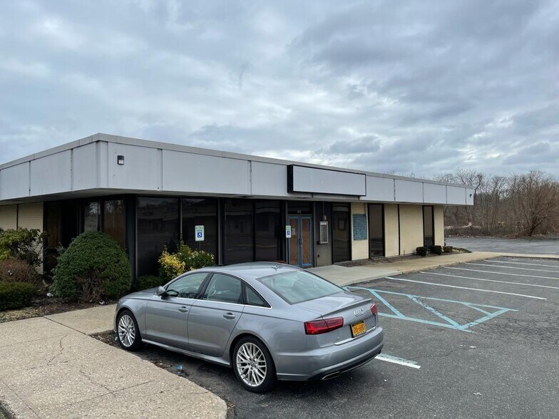 More Photos Of 1600-1718 Montauk Hwy, Mastic Unknown For Lease