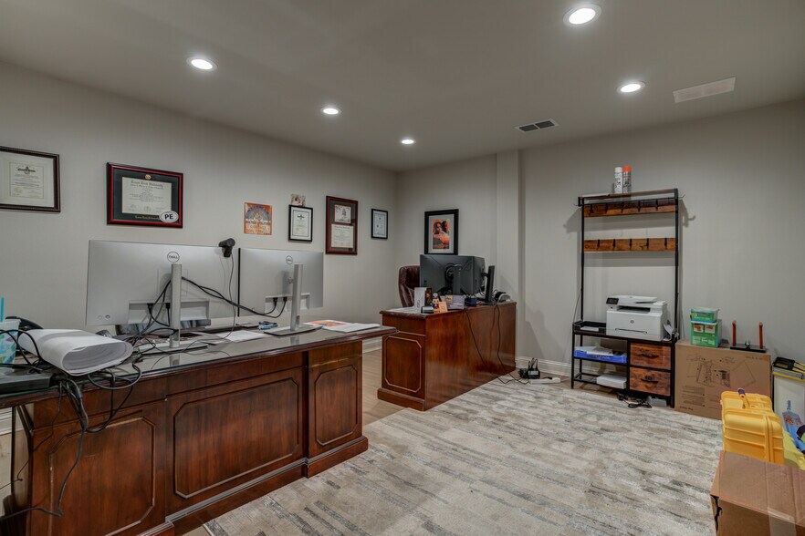 More Photos Of 604 E County Road 7200, Lubbock Office Residential For Sale