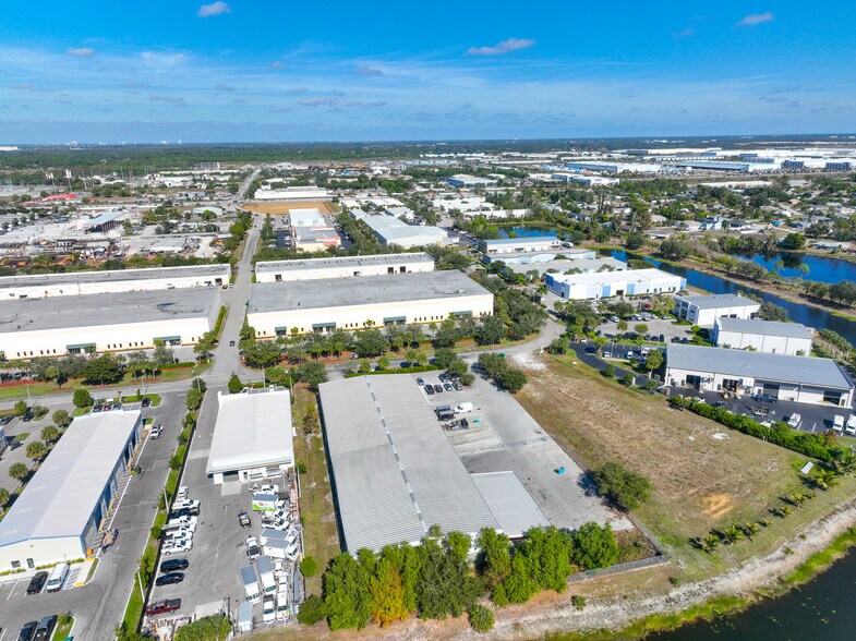 More Photos Of 7899 Drew Cir, Fort Myers Warehouse For Lease
