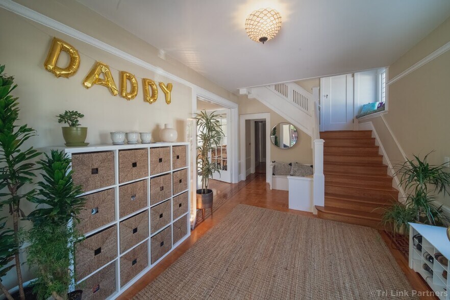 More Photos Of 435 Vernon St, Oakland Specialty For Sale