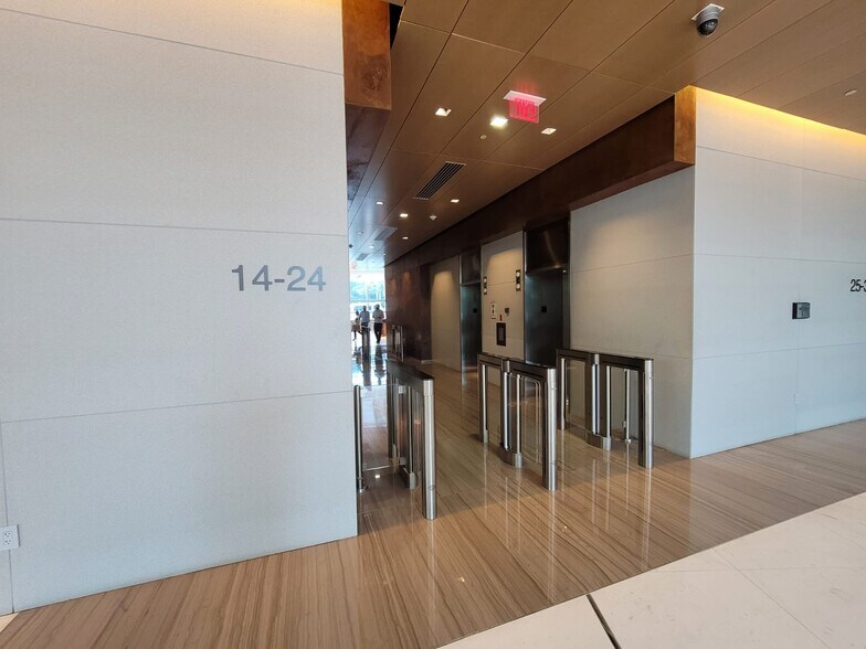 More Photos Of 1450 Brickell Ave, Miami Office For Lease