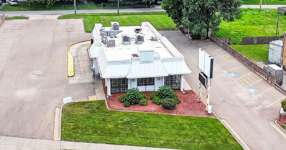 More Photos Of 1812 NW Topeka Blvd, Topeka Fast Food For Lease