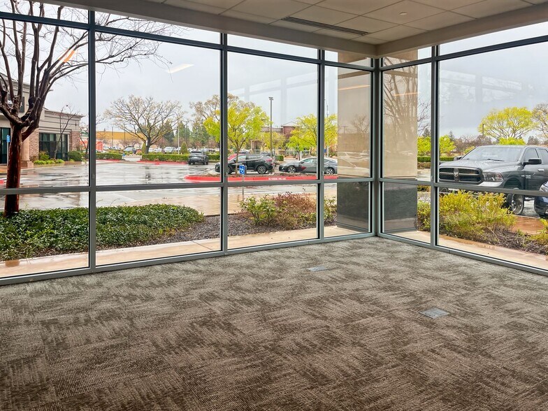 More Photos Of 265 E River Park Cir, Fresno Coworking Space