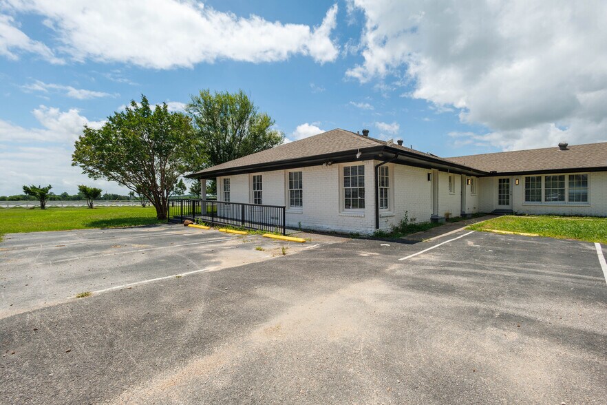 More Photos Of 4877 Sam Rayburn Hwy, Anna Office For Lease