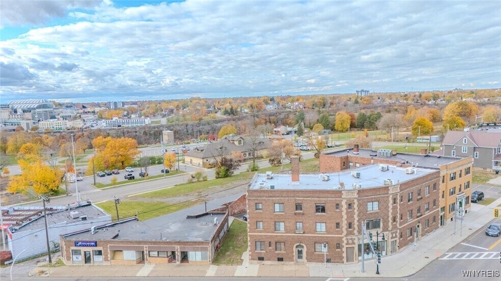 More Photos Of 524 Main St, Niagara Falls Industrial For Lease