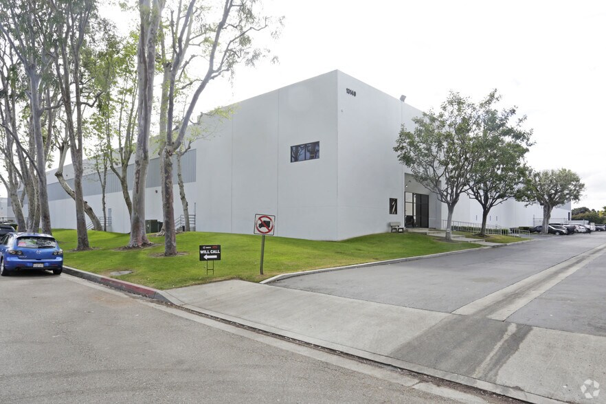 Primary Photo Of 13140 Midway Pl, Cerritos Warehouse For Lease