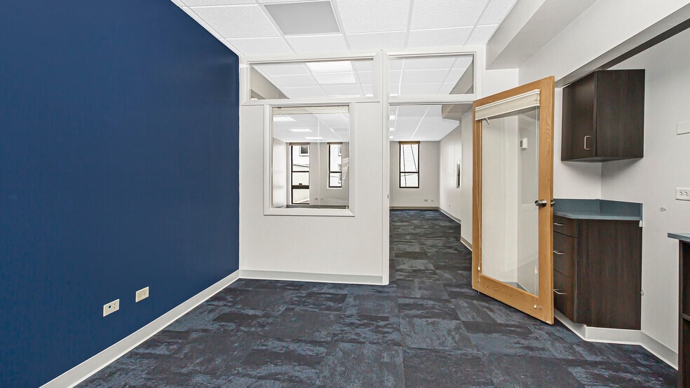 More Photos Of 1508 E 53rd St, Chicago Storefront For Sale