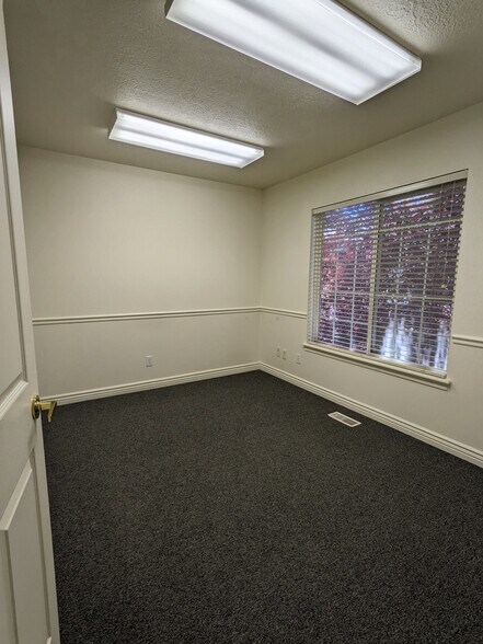 More Photos Of 194 E 860 S, Orem Office For Lease