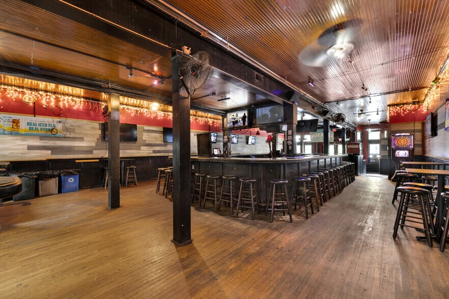 More Photos Of 139 E Hopkins St, San Marcos Bar For Sale