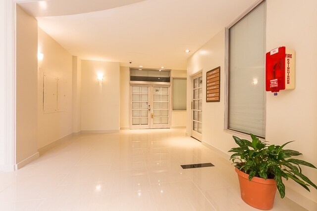 More Photos Of 350 S Lake Ave, Pasadena Storefront Retail Office For Lease