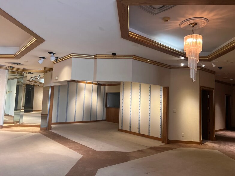 More Photos Of 5601-5645 N Pennsylvania Ave, Oklahoma City General Retail For Lease