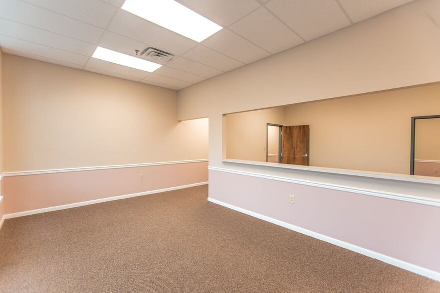 More Photos Of 1143 Oak Ridge Tpke, Oak Ridge Restaurant For Sale