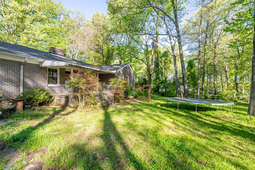 More Photos Of 1304 NE Main St, Simpsonville Office For Sale