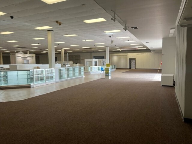 More Photos Of 6433 Highway 182 E, Morgan City Storefront For Lease