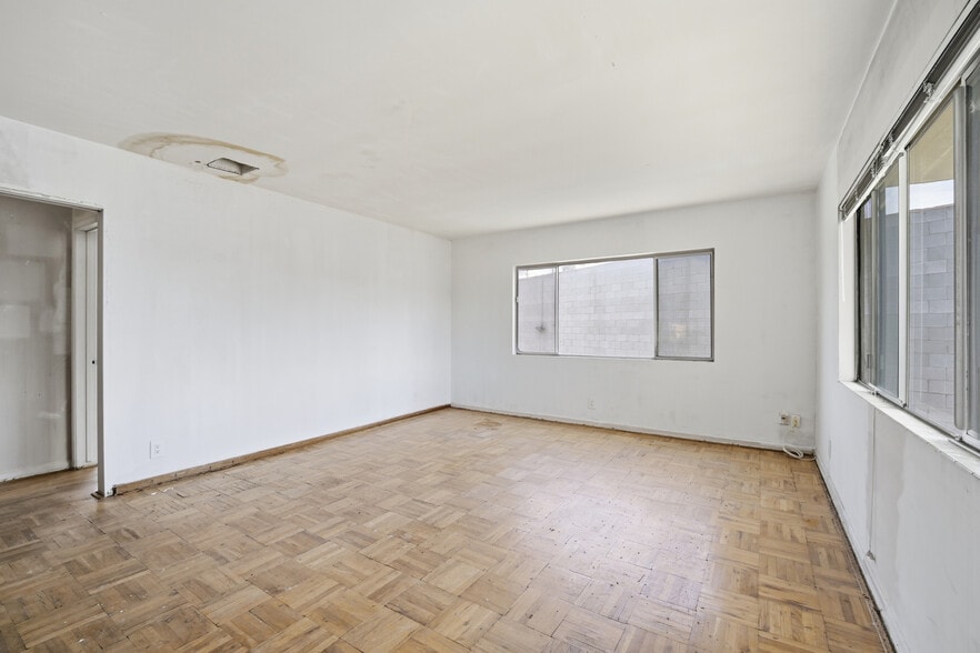 More Photos Of 915 W Olive Ave, Burbank Office For Sale