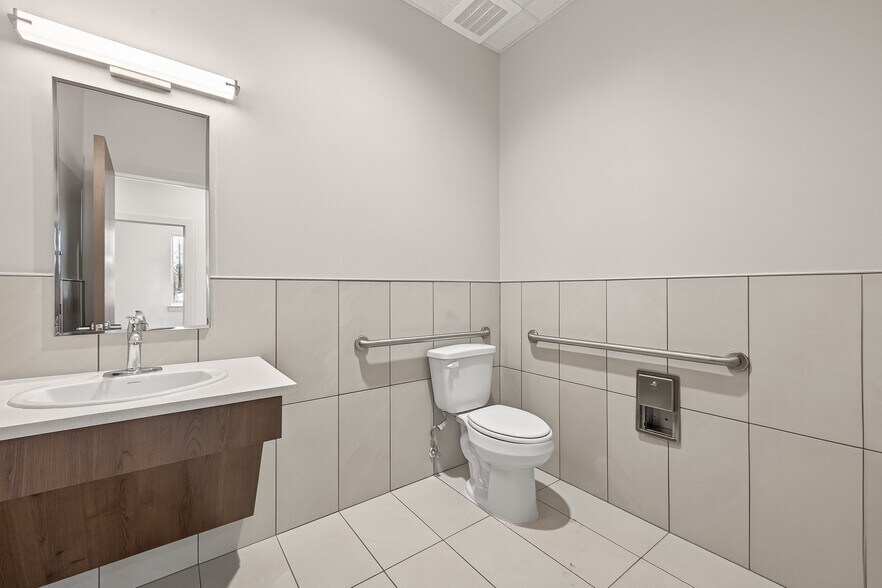 More Photos Of 217 Promenade Way, Sugar Land Medical For Sale