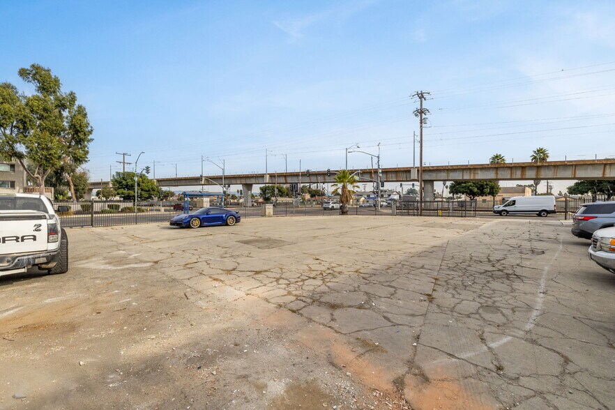 More Photos Of 915-1011 N Willowbrook Ave, Compton Warehouse For Sale