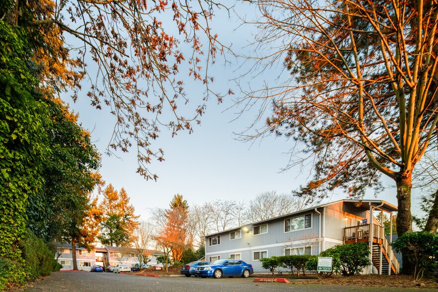 More Photos Of 340 S Locust St, Canby Apartments For Sale