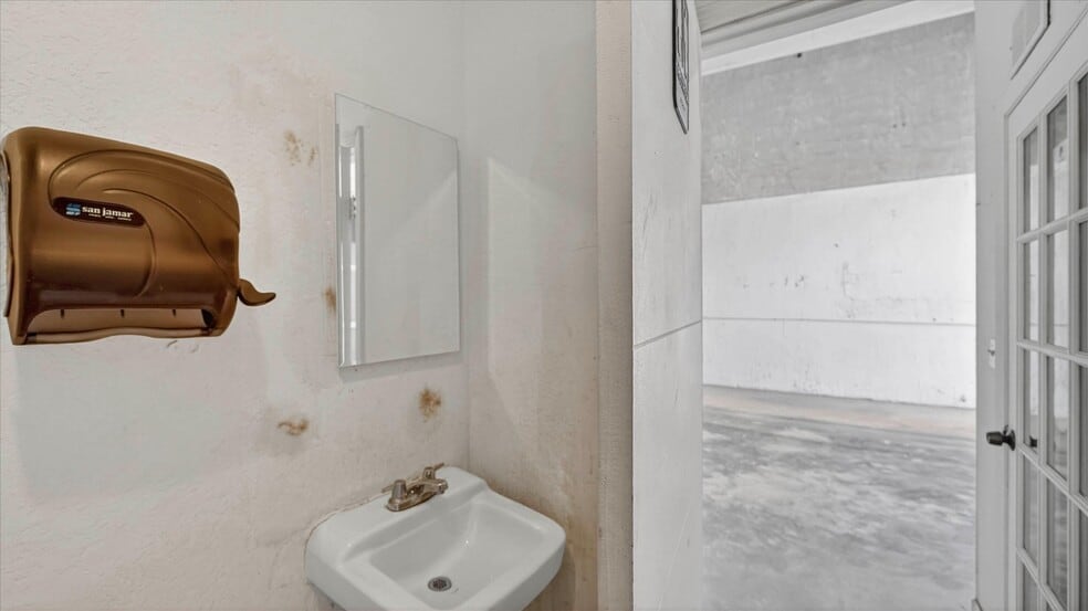 More Photos Of 12434-12466 NW 38th Ave, Opa-locka Warehouse For Lease