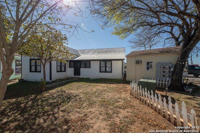 More Photos Of 1820 10th St, Floresville Freestanding For Sale