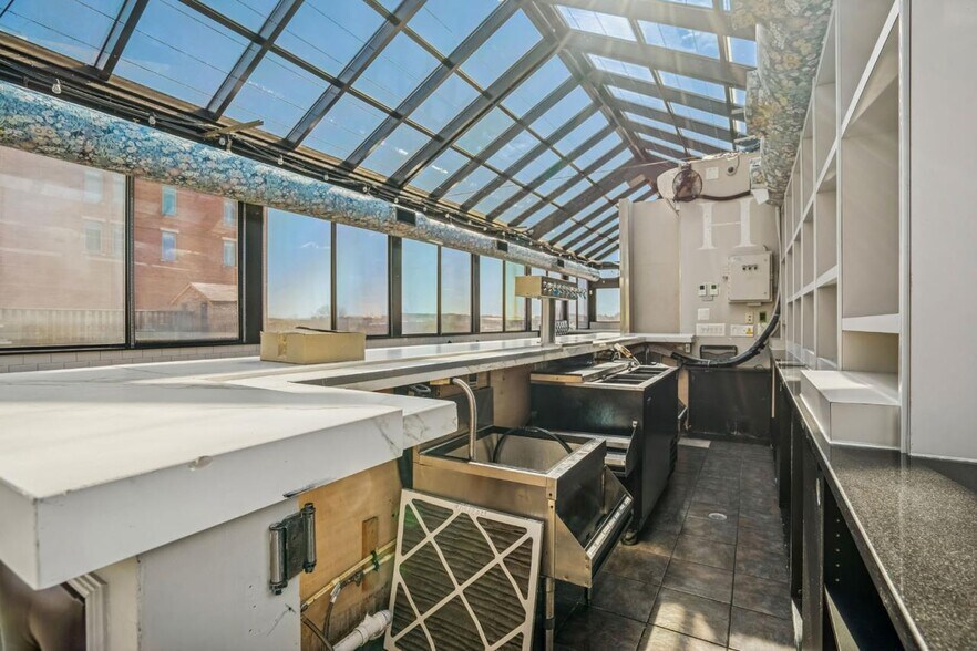 More Photos Of 1336 U St NW, Washington Bar For Sale