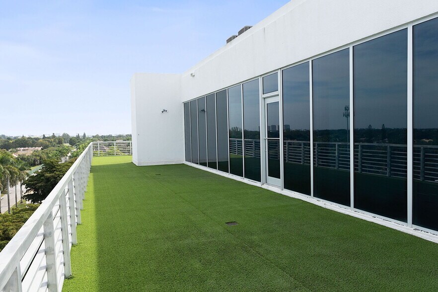 More Photos Of 10450 NW 33rd St, Doral Office For Sale