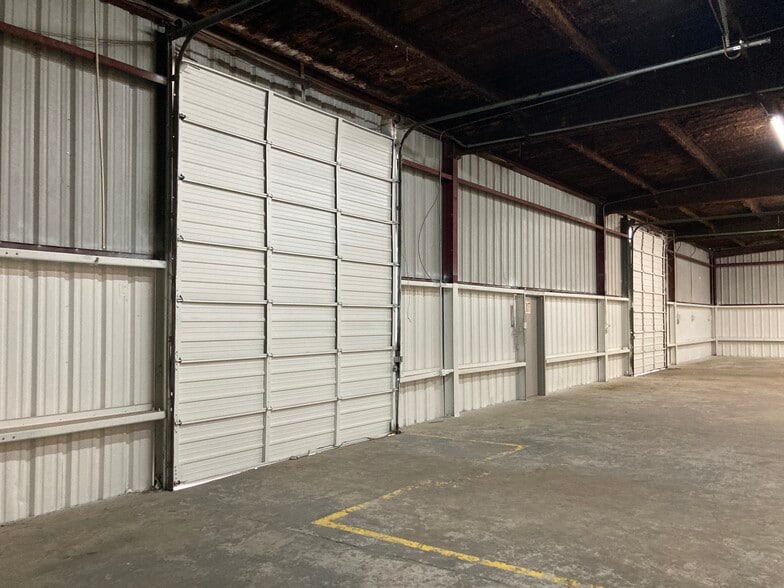 More Photos Of 102 Saul Dr, Scott Warehouse For Lease