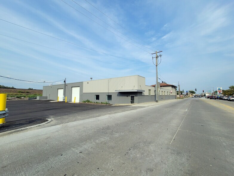 More Photos Of 9600 W Ogden Ave, La Grange Warehouse For Lease