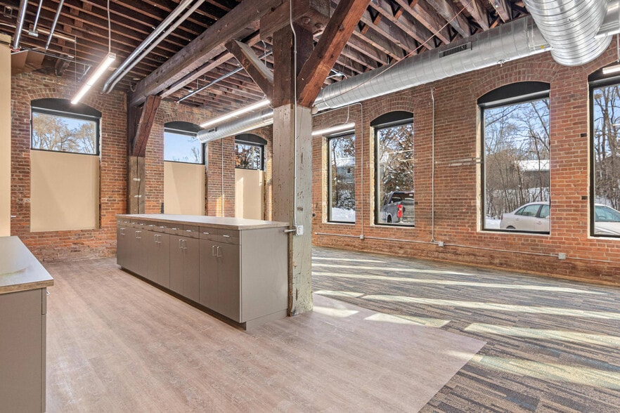 More Photos Of 207 Monroe St N, Hudson Warehouse For Sale