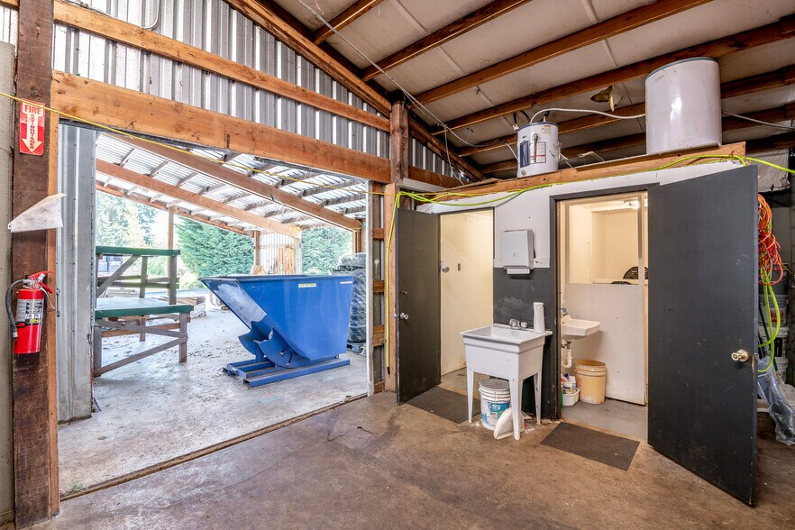 More Photos Of 10709 12th Ave E, Tacoma Warehouse For Sale
