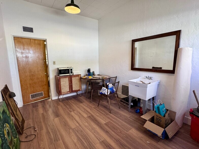 More Photos Of 741 E Belmont Ave, Fresno Freestanding For Lease