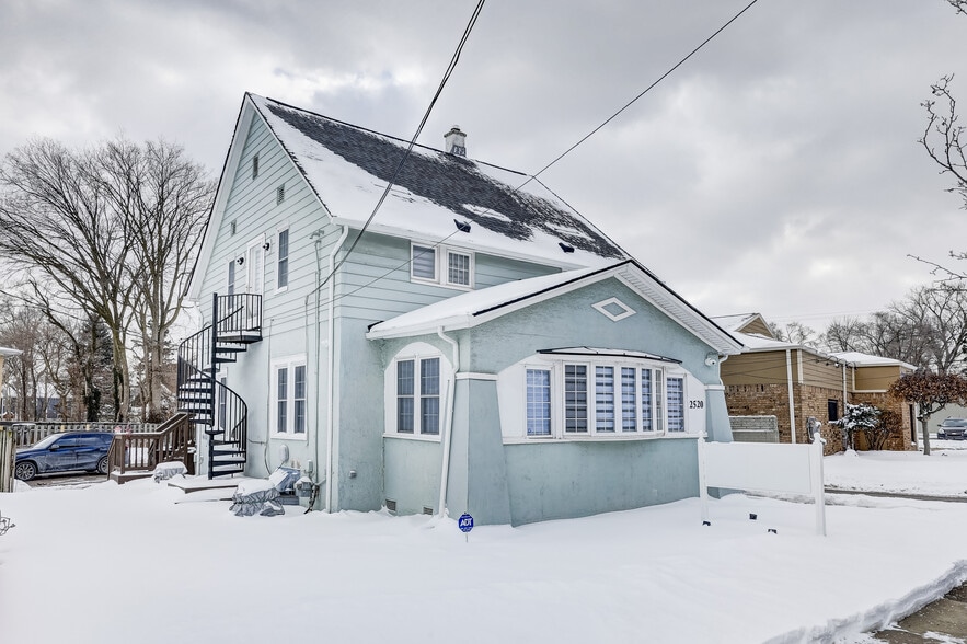 More Photos Of 2520 Rochester Rd, Royal Oak Office For Lease