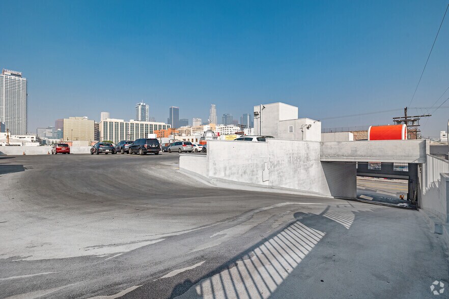 More Photos Of 510 E Olympic Blvd, Los Angeles Storefront Retail Office For Sale