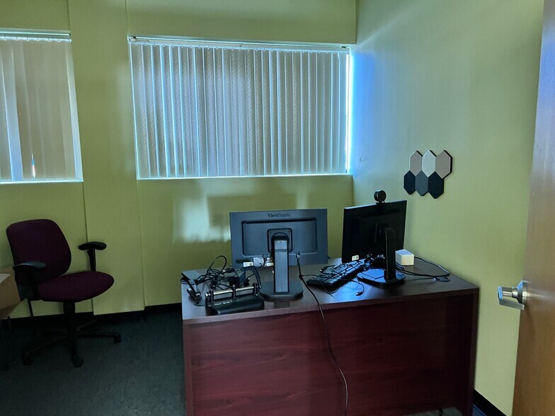 More Photos Of 5121 Mahoning Ave, Youngstown Medical For Lease