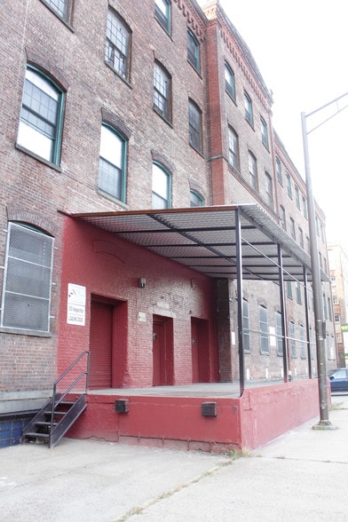 More Photos Of 500-530 Nepperhan Ave, Yonkers Showroom For Lease