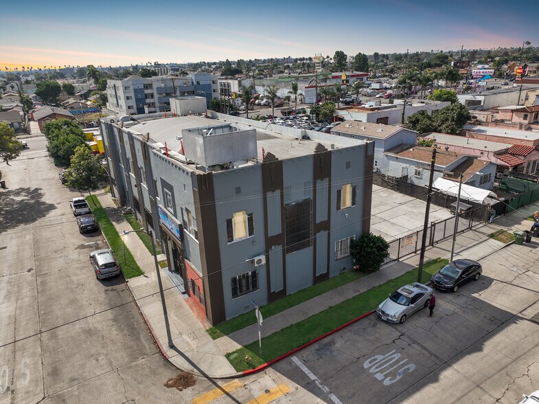 More Photos Of 7101 Menlo Ave, Los Angeles Specialty For Sale