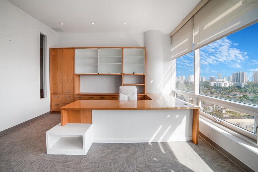 More Photos Of 20900 NE 30th Ave, Aventura Office Residential For Lease