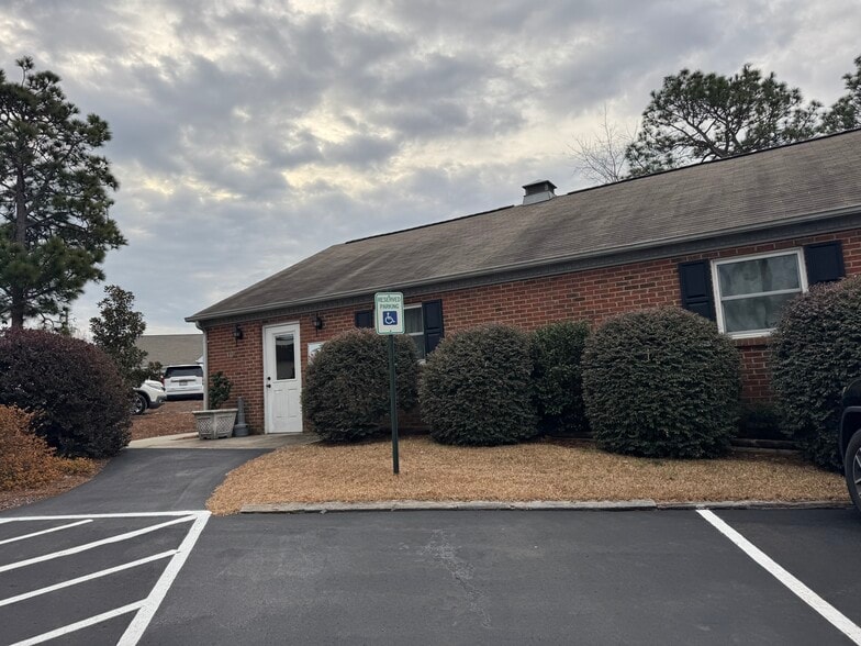 More Photos Of 110 Turner St, Southern Pines Medical For Lease