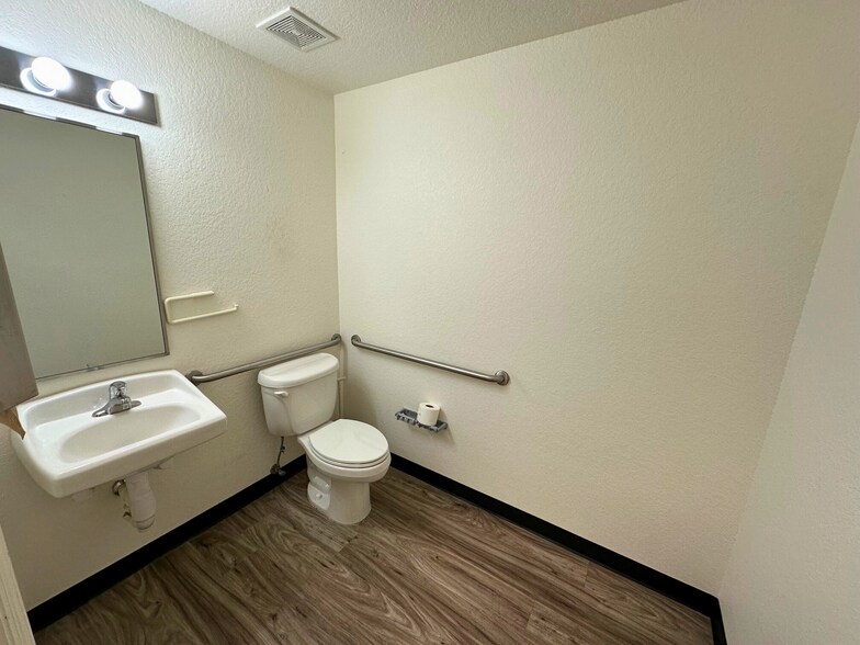 More Photos Of 188 Triple Diamond Blvd, Nokomis Warehouse For Sale