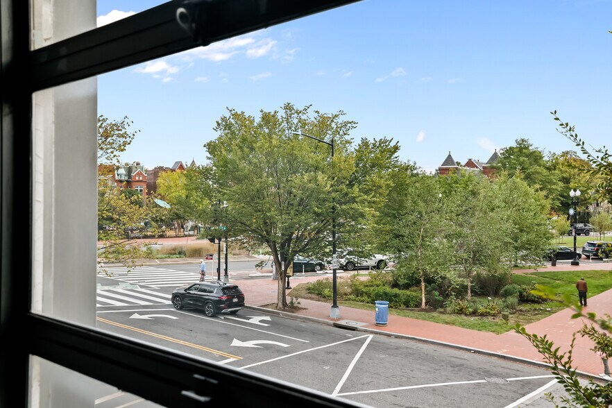 More Photos Of 721 D St SE, Washington Storefront Retail Office For Lease