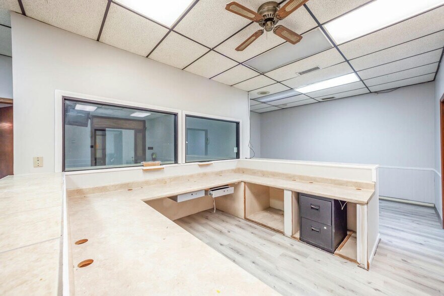 More Photos Of 1368 N Washington Ave, Brownsville Office For Lease