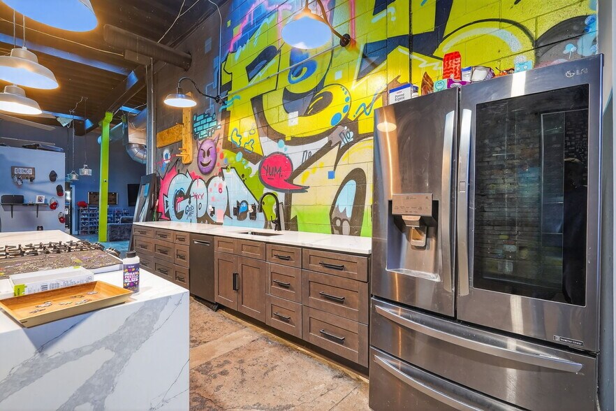 More Photos Of 1628 E Bates St, Indianapolis Warehouse For Sale