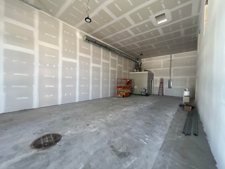 More Photos Of 1255 Blairs Ferry Road, Marion Flex For Sale